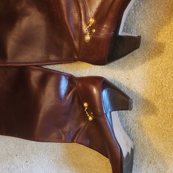 Vintage Etienne Aigner Elegant Brown Leather Women's Boots - Picture 7 of 7